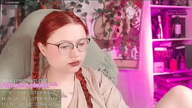 Snapshot of me__hanna chatting on 06/18/26, 02:23 me hanna online show from 06/18/26, 02:23