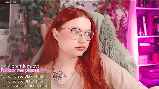 Snapshot of me__hanna chatting on 06/20/26, 02:25 me hanna online show from 06/20/26, 02:25