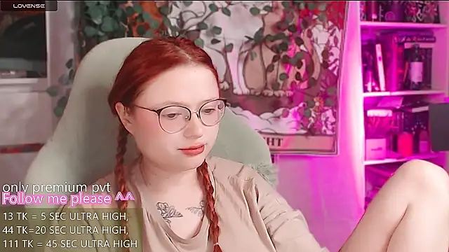 Snapshot of me__hanna chatting on 06/21/26, 03:09 me hanna online show from 06/21/26, 03:09