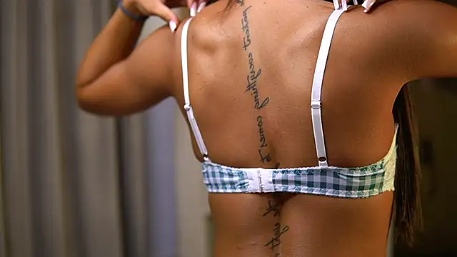 Snapshot of VanessaSimon chatting on 06/11/26, 06:00 VanessaSimon online show from 06/11/26, 06:00