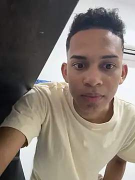 Snapshot of dilan_alfonzo chatting on 04/19/26, 11:18 dilan alfonzo online show from 04/19/26, 11:18