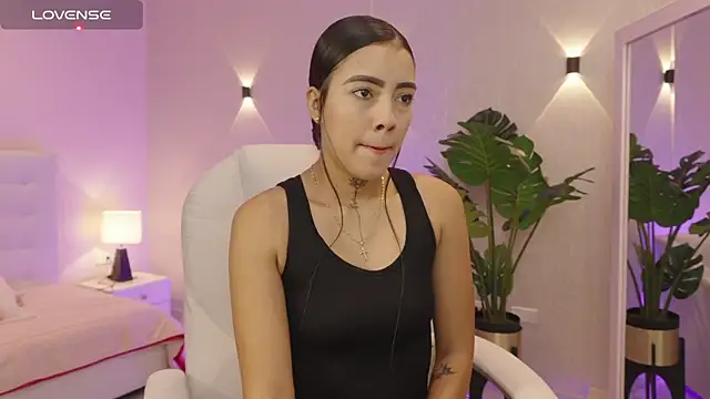 miagomezweb1 online show from 10/11/25, 01:31