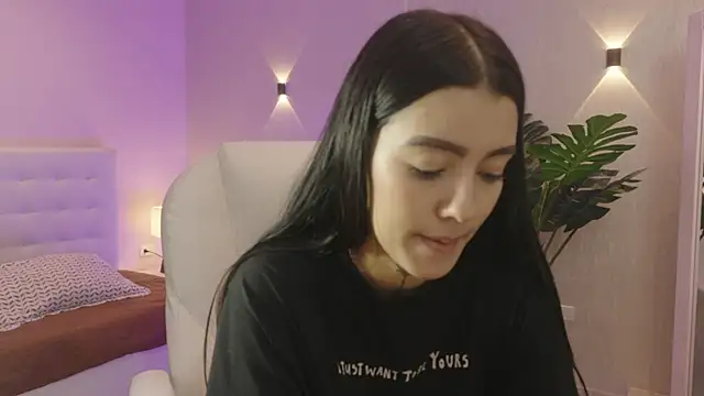 miagomezweb1 online show from 11/05/25, 12:49