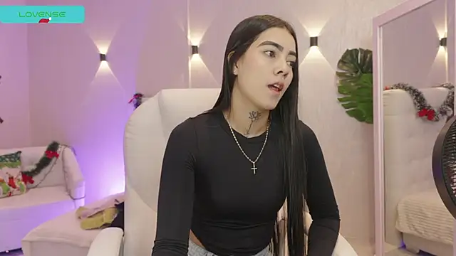 miagomezweb1 online show from 12/22/25, 12:46