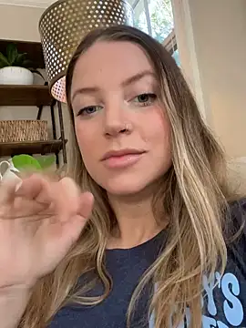 molly witha chance online show from 01/30/25, 07:48