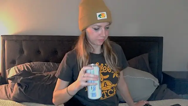 molly witha chance online show from 02/22/25, 04:40