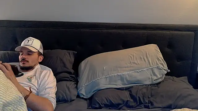 molly witha chance online show from 02/24/25, 12:30