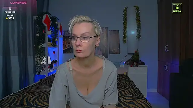 HelgaHimmell online show from 12/24/24, 04:08