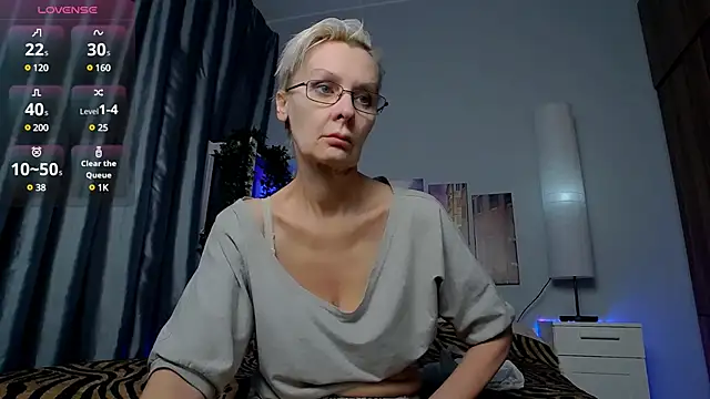 HelgaHimmell online show from 01/29/25, 03:44