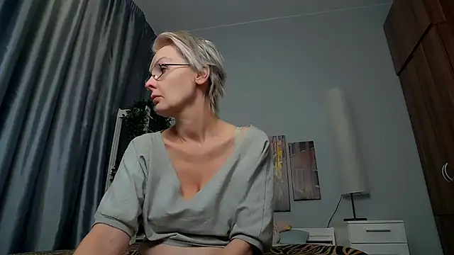 HelgaHimmell online show from 03/17/25, 04:08