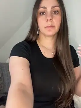 Snapshot of Loella-Rose chatting on 04/19/26, 10:58 Loella-Rose online show from 04/19/26, 10:58