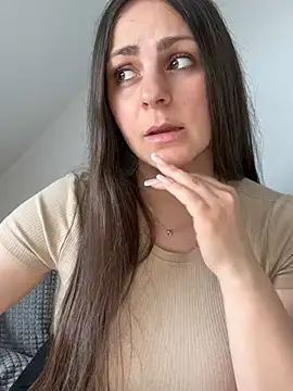 Snapshot of Loella-Rose chatting on 04/20/26, 11:57 Loella-Rose online show from 04/20/26, 11:57
