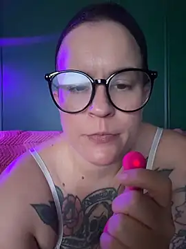 Snapshot of quinnmariexo chatting on 06/11/26, 02:33 quinnmariexo online show from 06/11/26, 02:33