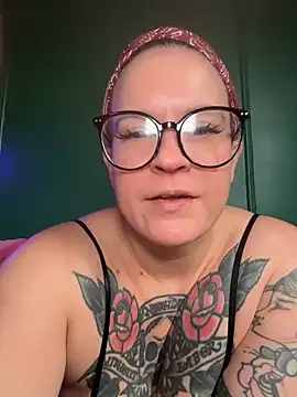 Snapshot of quinnmariexo chatting on 06/19/26, 03:38 quinnmariexo online show from 06/19/26, 03:38
