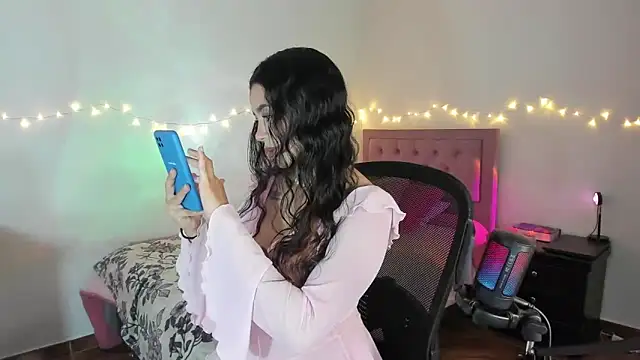 youpinkgirl  online show from 12/15/25, 10:03