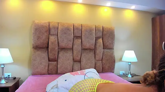 MiiaHot online show from 12/01/25, 08:36