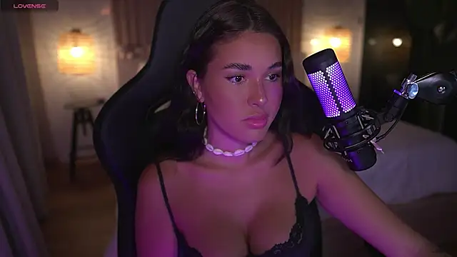 Snapshot of Lizhush_ chatting on 01/08/25, 05:37 Lizhush  online show from 01/08/25, 05:37