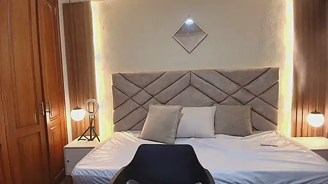 Raquel jones online show from 03/27/26, 01:44