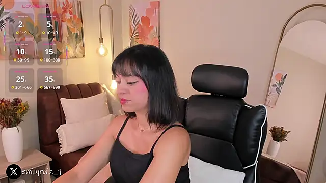 emilyruiz1 online show from 04/13/26, 03:06