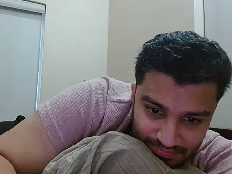 Snapshot of robintoit chatting on 02/02/26, 03:27 robintoit online show from 02/02/26, 03:27