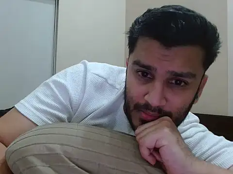 Snapshot of robintoit chatting on 02/11/26, 04:34 robintoit online show from 02/11/26, 04:34