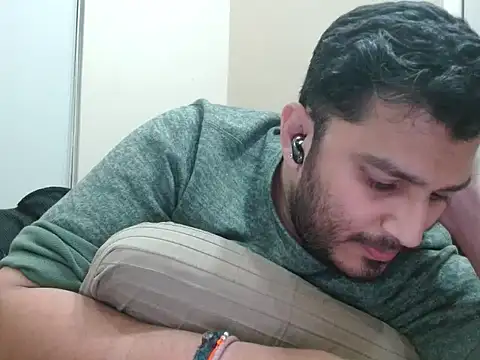 Snapshot of robintoit chatting on 02/12/26, 03:51 robintoit online show from 02/12/26, 03:51