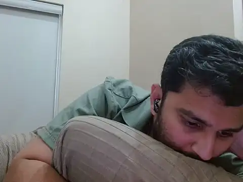 Snapshot of robintoit chatting on 02/14/26, 08:44 robintoit online show from 02/14/26, 08:44