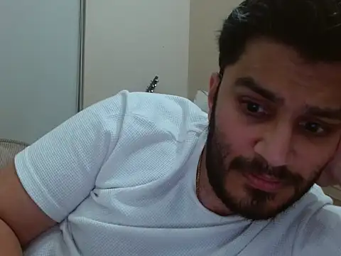 Snapshot of robintoit chatting on 02/22/26, 04:38 robintoit online show from 02/22/26, 04:38