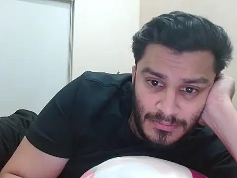 Snapshot of robintoit chatting on 03/01/26, 04:09 robintoit online show from 03/01/26, 04:09