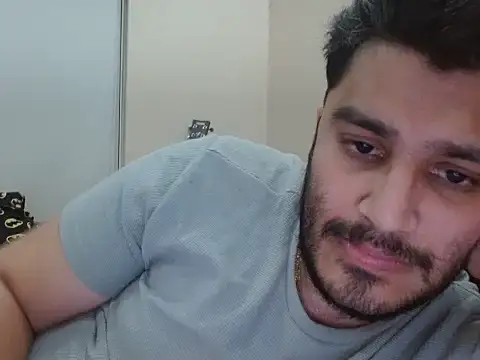 Snapshot of robintoit chatting on 05/11/26, 05:43 robintoit online show from 05/11/26, 05:43