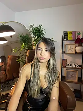  laura 02 online show from 03/19/25, 04:55