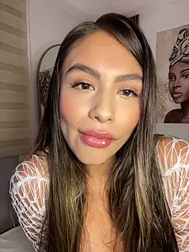  laura 02 online show from 09/15/25, 12:21