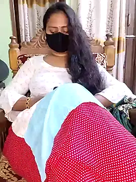 Idhika Paul online show from 02/06/25, 11:48