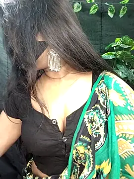 Idhika Paul online show from 11/19/25, 12:27