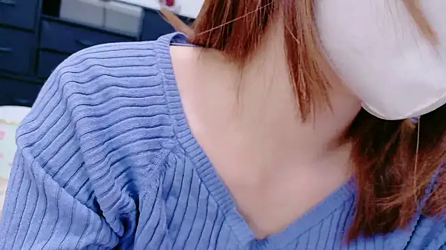 Snapshot of Yui-Ch chatting on 05/20/26, 12:11 Yui-Ch online show from 05/20/26, 12:11
