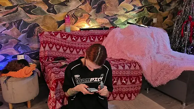 Snapshot of CrystalRey chatting on 12/21/24, 04:41 CrystalRey online show from 12/21/24, 04:41