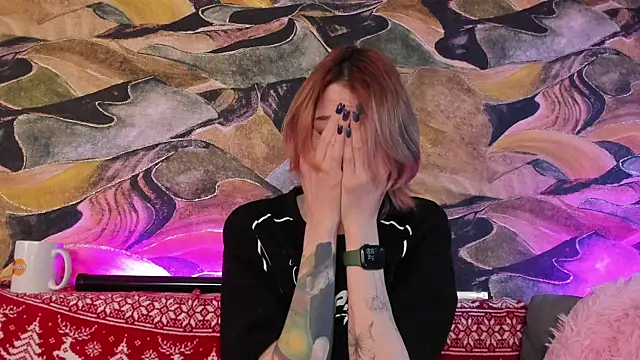 Snapshot of CrystalRey chatting on 12/26/24, 09:11 CrystalRey online show from 12/26/24, 09:11