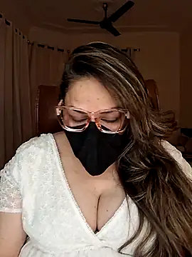 Snapshot of SEXY-Sardarni chatting on 02/15/25, 03:17 SEXY-Sardarni online show from 02/15/25, 03:17