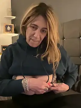 blondebitch2 online show from 01/31/25, 06:14