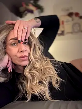 blondebitch2 online show from 11/10/25, 10:58