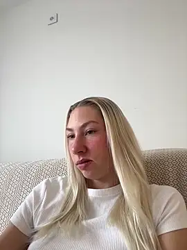 LuisaBecker online show from 01/27/25, 10:27