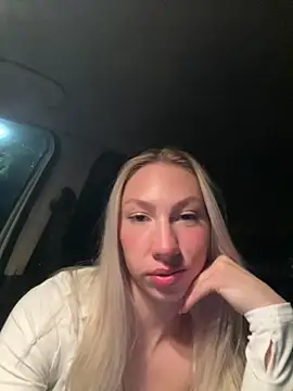 LuisaBecker online show from 02/16/25, 06:32