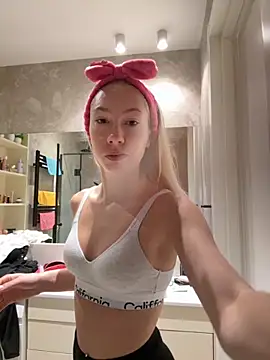 LuisaBecker online show from 09/10/25, 08:25