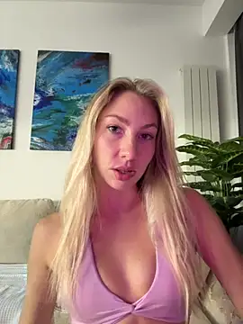 LuisaBecker online show from 10/20/25, 05:35