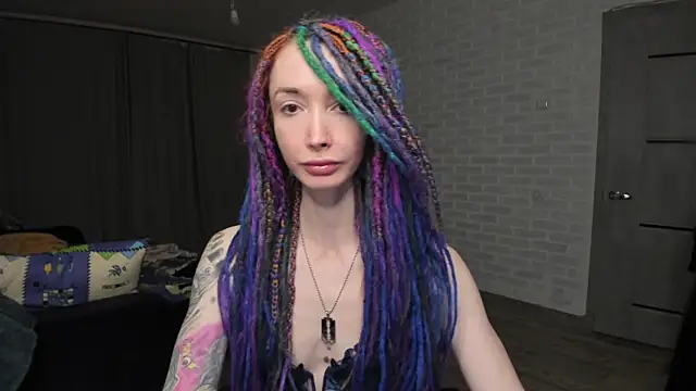 Snapshot of Roxy_Silver chatting on 12/17/24, 07:04 Roxy Silver online show from 12/17/24, 07:04