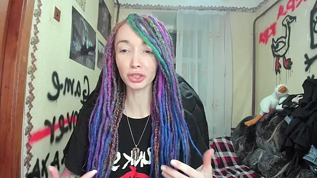 Snapshot of Roxy_Silver chatting on 12/20/24, 08:01 Roxy Silver online show from 12/20/24, 08:01