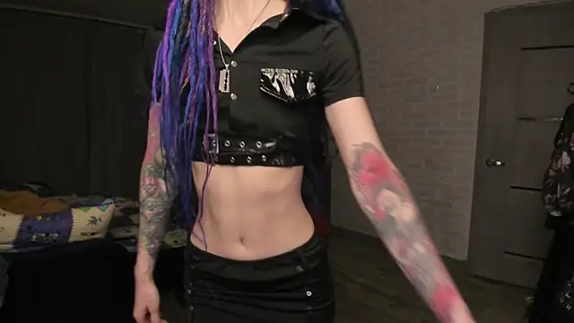 Snapshot of Roxy_Silver chatting on 12/24/24, 07:33 Roxy Silver online show from 12/24/24, 07:33