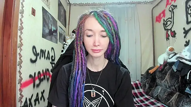 Snapshot of Roxy_Silver chatting on 01/19/25, 07:04 Roxy Silver online show from 01/19/25, 07:04