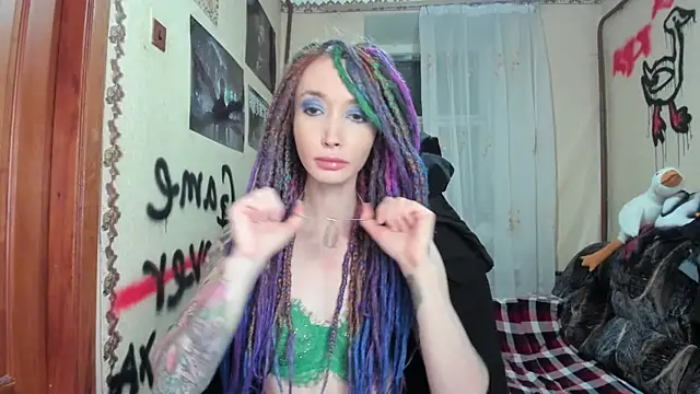 Snapshot of Roxy_Silver chatting on 02/02/25, 06:53 Roxy Silver online show from 02/02/25, 06:53