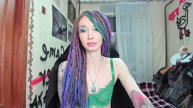 Snapshot of Roxy_Silver chatting on 02/02/25, 09:56 Roxy Silver online show from 02/02/25, 09:56